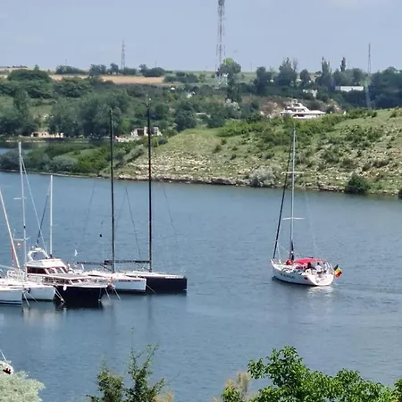 Milady Yachting ספינת מלון *