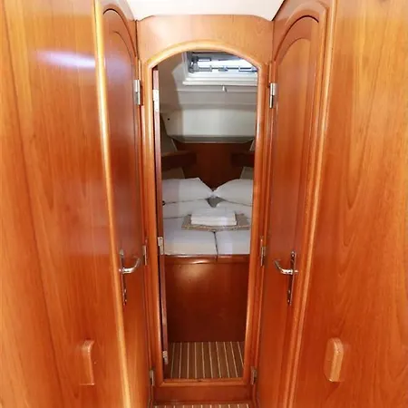 Milady Yachting Botel Limanu