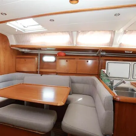 Botel Milady Yachting *