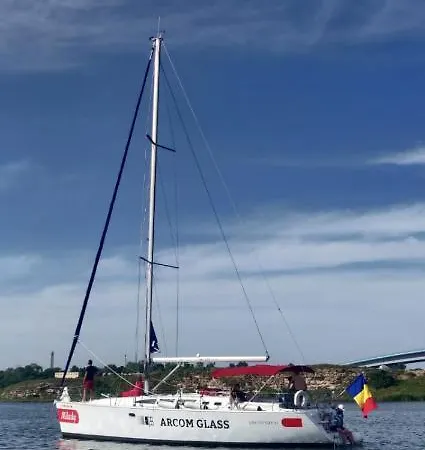 Milady Yachting Botel *