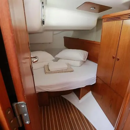 Botel Milady Yachting *